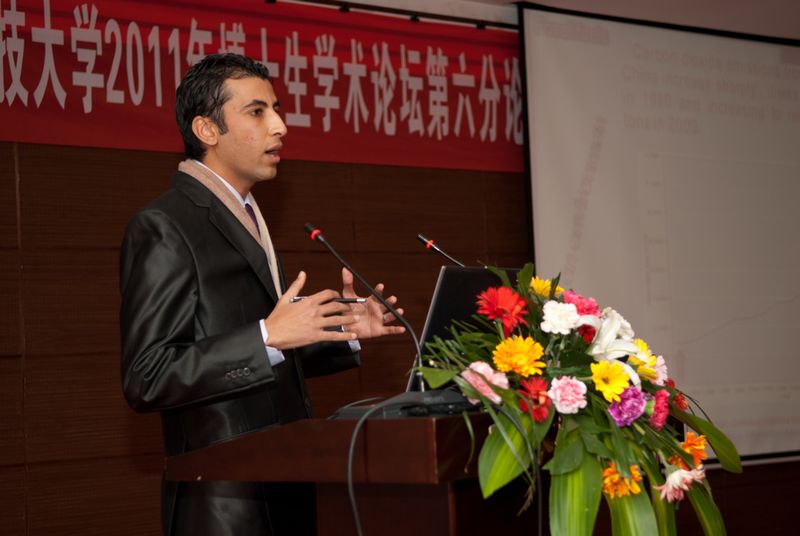 5.职工Amro作题为“Simulation of Solar Heating Biogas Digesters Ab