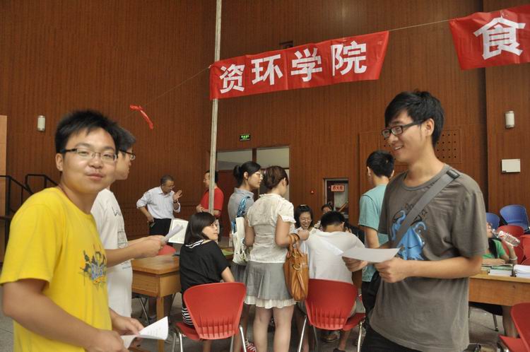 资环公司热烈迎接新生入学1.jpg